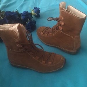 Timberland Boots Sz 8.53 leather suede wore once!